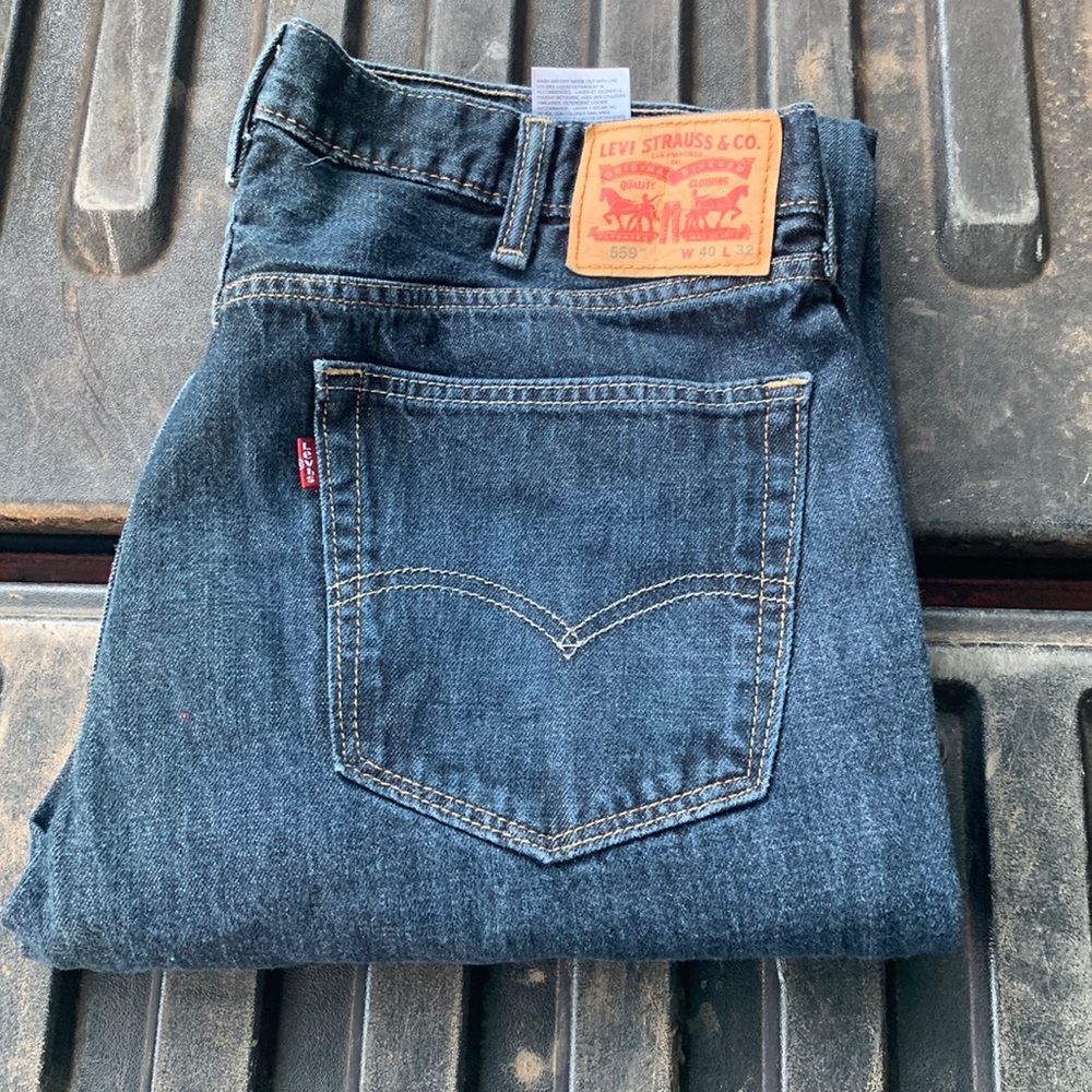Men Levi Jean size 40x32 style 559